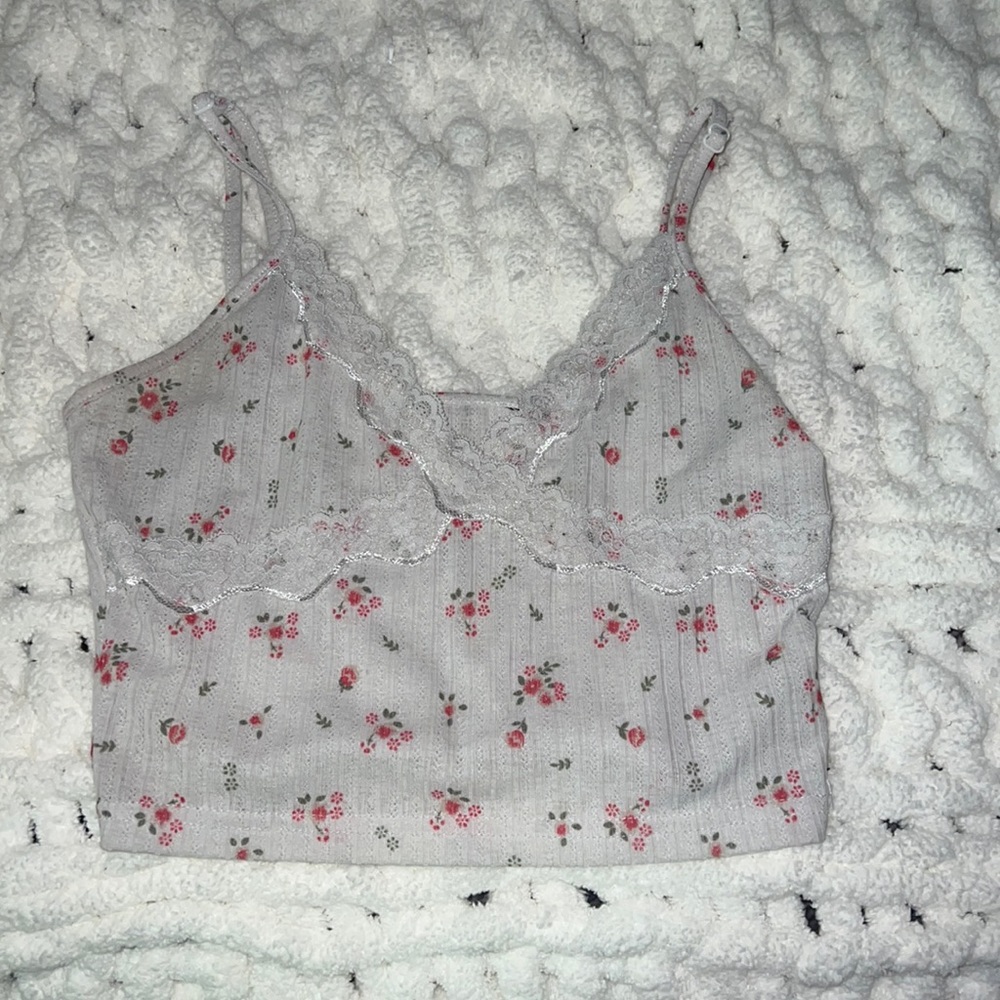 floral lace crop top 🌸🌸